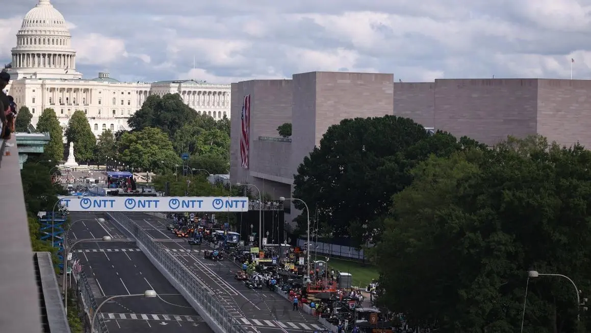 Tổng thống Donald Trump khai mạc cuộc đua IndyCar tại Washington D.C.