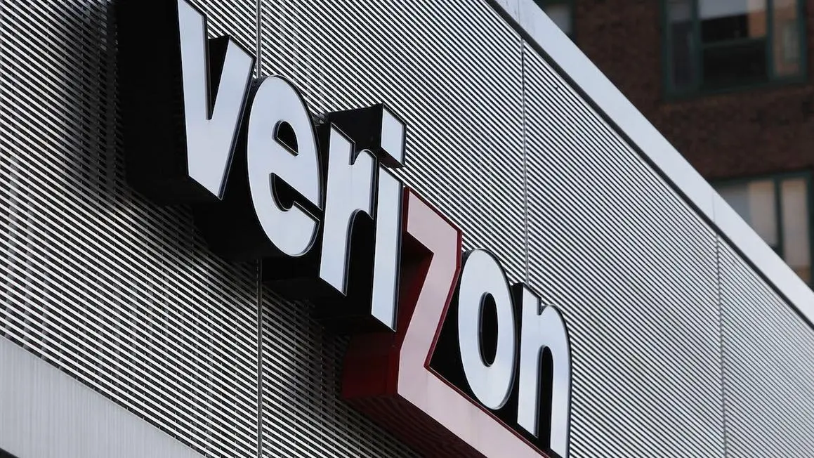 Cắt cáp do phá hoại gây gián đoạn dịch vụ Verizon ở Nam California