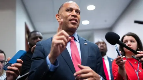 Hakeem Jeffries bác bỏ chương trình Medicare for All và chương trình nghị sự của DSA