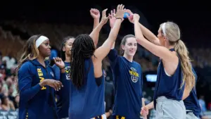 Caitlin Clark giúp Indiana Fever giành chiến thắng thứ năm liên tiếp