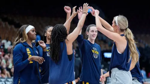 Caitlin Clark giúp Indiana Fever giành chiến thắng thứ năm liên tiếp