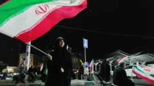 Tổng Thống Trump tuyên bố Hoa Kỳ kiểm soát eo biển Hormuz, sẽ giữ lại
