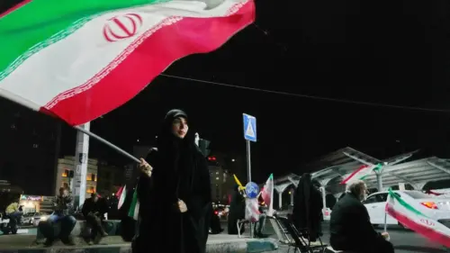Tổng Thống Trump tuyên bố Hoa Kỳ kiểm soát eo biển Hormuz, sẽ giữ lại