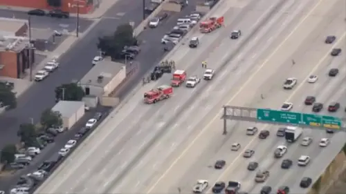 Hai xe lật trên xa lộ 405 ở Los Angeles, gây tắc nghẽn giao thông giờ cao điểm