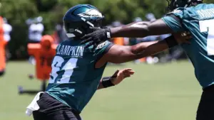 Vũ Khí Bí Mật ‘Nhỏ Bé’ Của Eagles Gây Ấn Tượng Mạnh Tại Trại Huấn Luyện