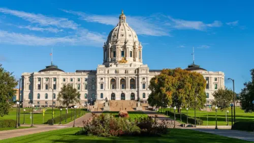 Minnesota: Bà Flanagan Đoạt Giải Dân Chủ Thượng Viện, Bà Klobuchar Đối Đầu Bà Demuth