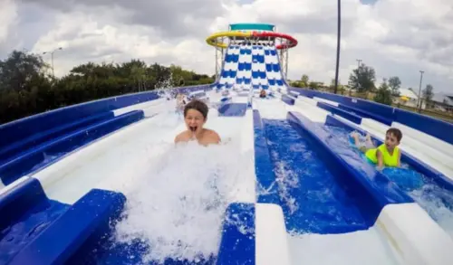 Công viên nước Typhoon Texas tổ chức sự kiện “Cool Down HTX” với màn đổ đá lớn