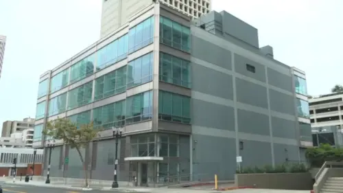 Trung Tâm Đổi Mới Dự Kiến Ở Trung Tâm Oakland Gây Ra Câu Hỏi và Quan Ngại