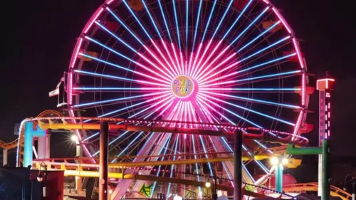 Vòng Đu Quay Khổng Lồ Công Viên Pacific Park Tưởng Nhớ Dolly Parton