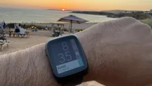 Tôi Đeo Lại Đồng Hồ Pebble: Time 2 Đưa Tôi Trở Về Thập Niên 2010s Theo Cách Tuyệt Vời Nhất