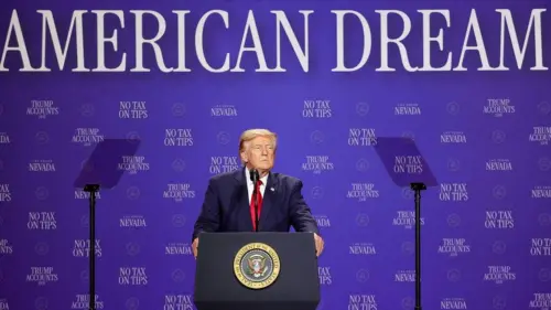 Tổng Thống Trump chỉ trích ứng viên Dân chủ cánh tả là ‘đầy dối trá’, cảnh báo Đảng Dân chủ đang hướng tới chủ nghĩa cộng sản