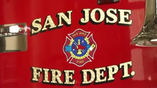 Lính Cứu Hỏa San Jose Dập Lửa Thực Vật Gần Lối Vào Xa Lộ I-280