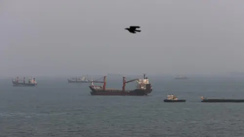 Lực lượng Hoa Kỳ tấn công bệ phóng rocket Iran trên eo biển Hormuz