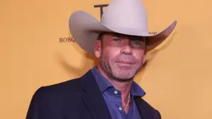 Tỷ phú Hollywood Taylor Sheridan chi 330 triệu đô mua trang trại Four Sixes