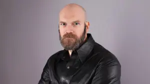 Diễn viên Tyler Mane chia sẻ vợ đã cứu mạng mình sau khi phát hiện ung thư vú
