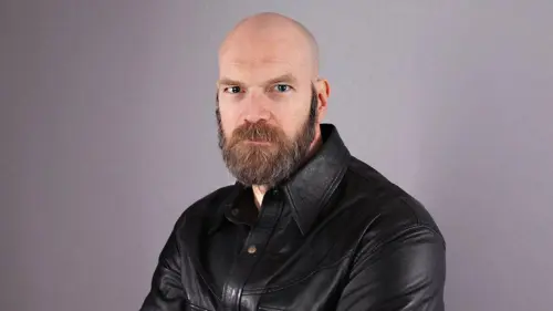 Diễn viên Tyler Mane chia sẻ vợ đã cứu mạng mình sau khi phát hiện ung thư vú