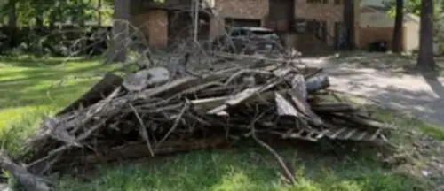 Gia chủ Texas vẫn sống trong nhà hư hại sau bão Beryl, có thể nộp đơn xin hỗ trợ sửa chữa