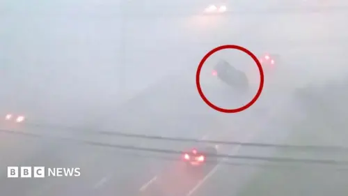 Bão lớn lật xe, gây ngập lụt ở Ohio