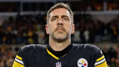 Aaron Rodgers chỉ trích cựu cố vấn Fauci như “kẻ tội phạm tuyệt đối”