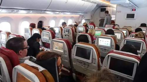 Hành khách bay của Air India bị văng lên trần máy bay trong lúc rung lắc dữ dội