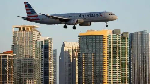 Chuyến bay của American Airlines hạ cánh an toàn sau khi pin laptop bốc cháy