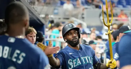Cách xem trận đấu của đội Cubs và Seattle Mariners trên kênh FOX 13