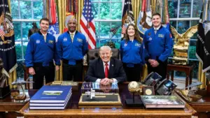 Tổng Thống Donald Trump Vinh Danh Phi Hành Gia Artemis II Lập Kỷ Lục Bay Xa Nhất Lịch Sử