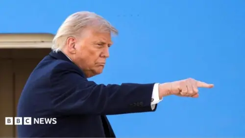 Vụ đổi máy bay đột ngột của Tổng Thống Trump hé lộ những nguy cơ cá nhân trong cuộc chiến với Iran