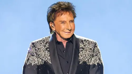 Barry Manilow Hủy Buổi Biểu Diễn 45 Phút Trước Giờ Khai Mạc Vì Đang Hồi Phục Ung Thư Phổi