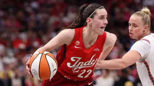 Caitlin Clark và Indiana Fever thắng lớn trước khi tạm nghỉ giải FIBA