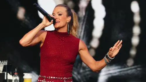 Carrie Underwood Trở Lại SNF, Angel Reese Ăn Mừng Đêm Barbie & WAGs NFL Sẵn Sàng Cho Trại Huấn Luyện