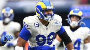Aaron Donald trở lại Rams, tăng cường hàng thủ với Myles Garrett