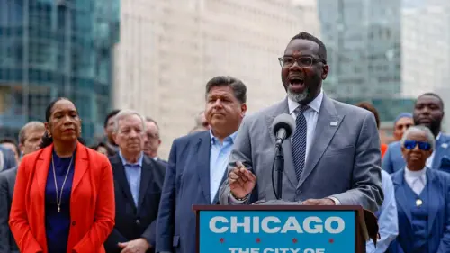 Chicago chi hàng triệu đô cho người nhập cư, bỏ bê trẻ em bản địa