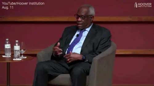 Chánh án Tòa Bạch Ốc Clarence Thomas đáp trả những lời chỉ trích dám nghi ngờ về con người da đen của ông
