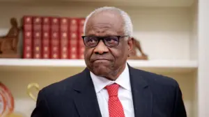 Quan tòa Tối cao Clarence Thomas xúc động khi tiết lộ lời hứa sau cái chết đột ngột của ông bà