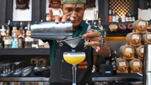 Cuộc chiến thương mại của Tổng Thống Trump có thể khiến món cocktail yêu thích của bạn gặp nguy hiểm
