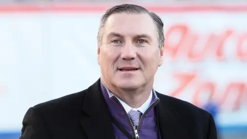 HLV Dan Mullen của UNLV công kích cựu chủ quản Florida, nhưng số liệu lại hé lộ câu chuyện phức tạp