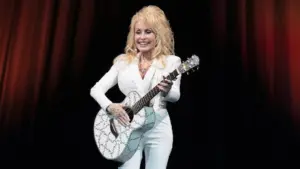 Nhìn lại sự nghiệp lừng lẫy của Dolly Parton