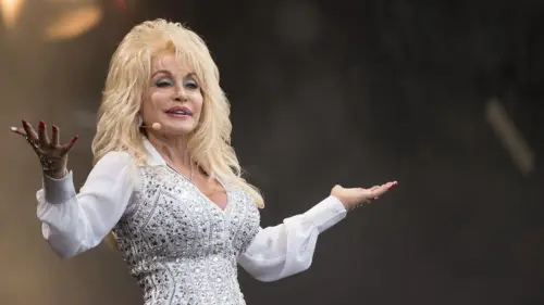 Thị trưởng Mississippi phản đối hạ cờ tưởng niệm Dolly Parton sau khi bà qua đời