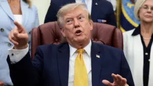 Tổng Thống Trump 7 Lần Tuyên Bố Sẽ Tấn Công Iran Nhưng Rồi Lại Rút Lại