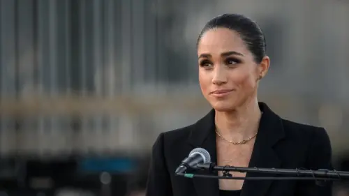 Meghan Markle Được cho là sẽ trở lại nghiệp diễn xuất, quay về Anh