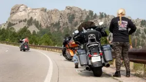 Lễ hội xe máy Sturgis lớn nhất thế giới quy tụ hàng trăm nghìn người đến thị trấn nhỏ ở Nam Dakota