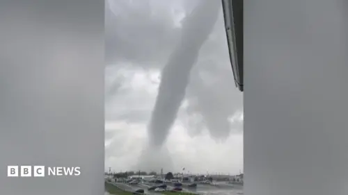 Tornadoes Đổ Bộ Xuống New York và Delaware