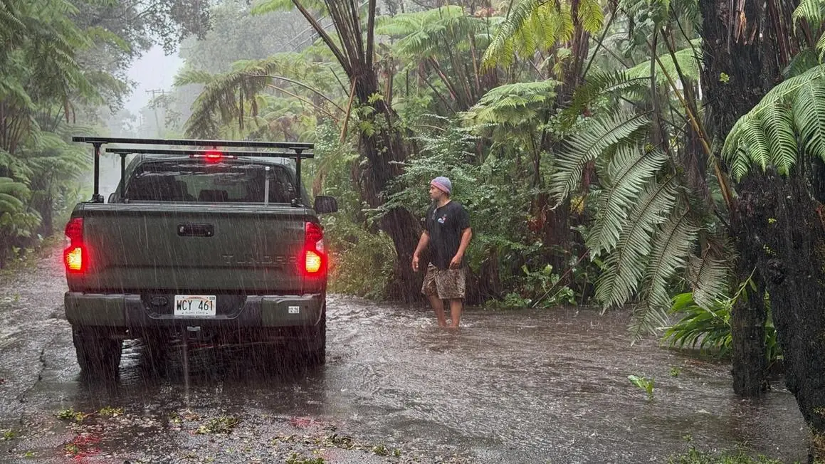 Bão Lala cấp 1 đổ bộ Hawaii, mang theo mưa lớn, gió mạnh và lũ lụt