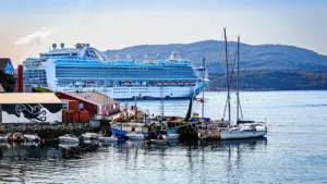 Greenland kêu gọi tàu du lịch hạn chế đi vào vịnh hẹp vì lo ngại ảnh hưởng môi trường