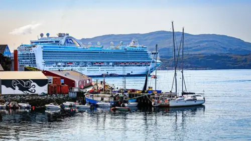 Greenland kêu gọi tàu du lịch hạn chế đi vào vịnh hẹp vì lo ngại ảnh hưởng môi trường