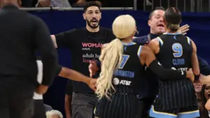 Cựu cầu thủ NBA Enes Kanter Freedom bị mời ra khỏi sân đấu WNBA sau vụ cãi vã với Natasha Cloud