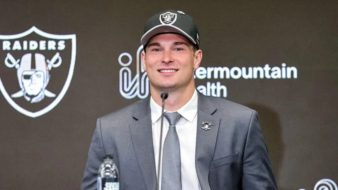 Cầu thủ Las Vegas Raiders Fernando Mendoza Lại Gây Sốt Với Cuộc Phỏng Vấn Hài Hước
