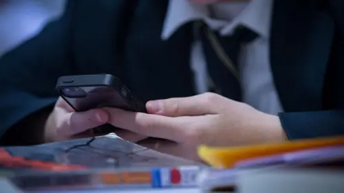Học sinh LAUSD trở lại trường với quy định mới về thời gian sử dụng màn hình