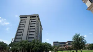 Giáo sư Texas A&M kiện về chính sách hạn chế giảng dạy về chủng tộc và giới tính